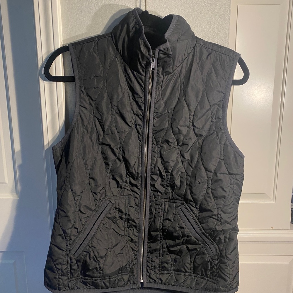 Old navy black sleeveless vest small